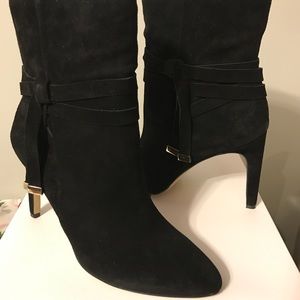 NIB Ann Taylor black Angie suede booties. sz 9